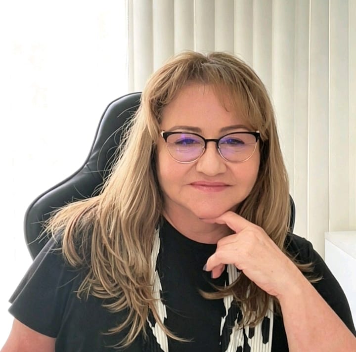 Retrato de la artista Sandra Vivas García.
